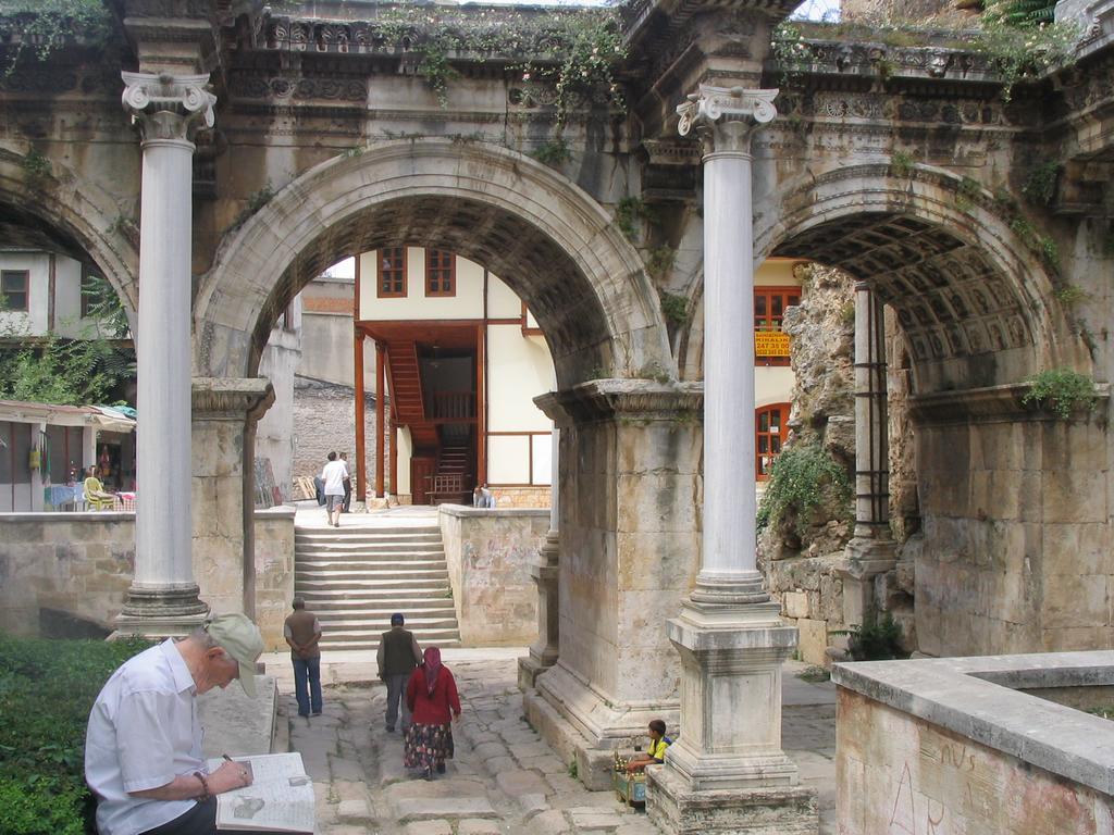 Ersoy Efe Pansiyon Анталия Екстериор снимка